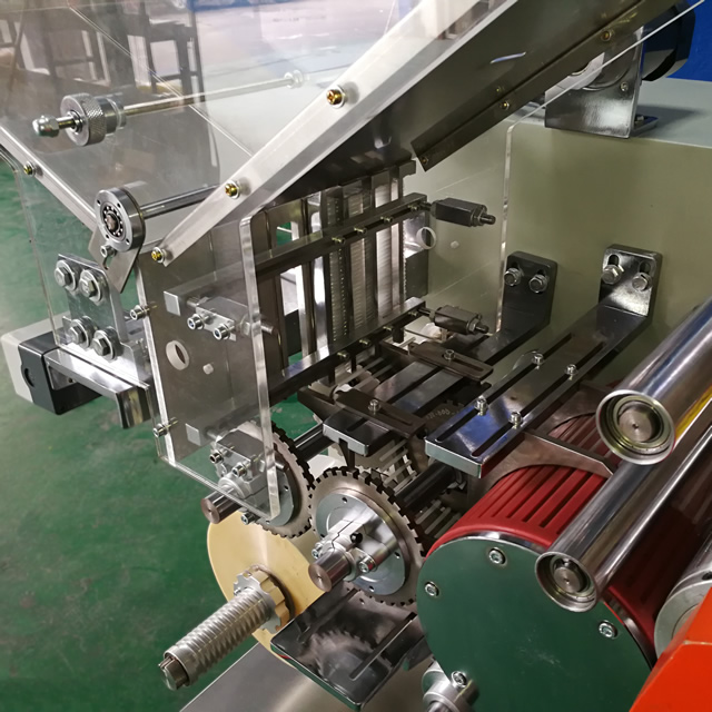 BOPP Film 4 Sides Sealing Straw Packing Machine LG-54
